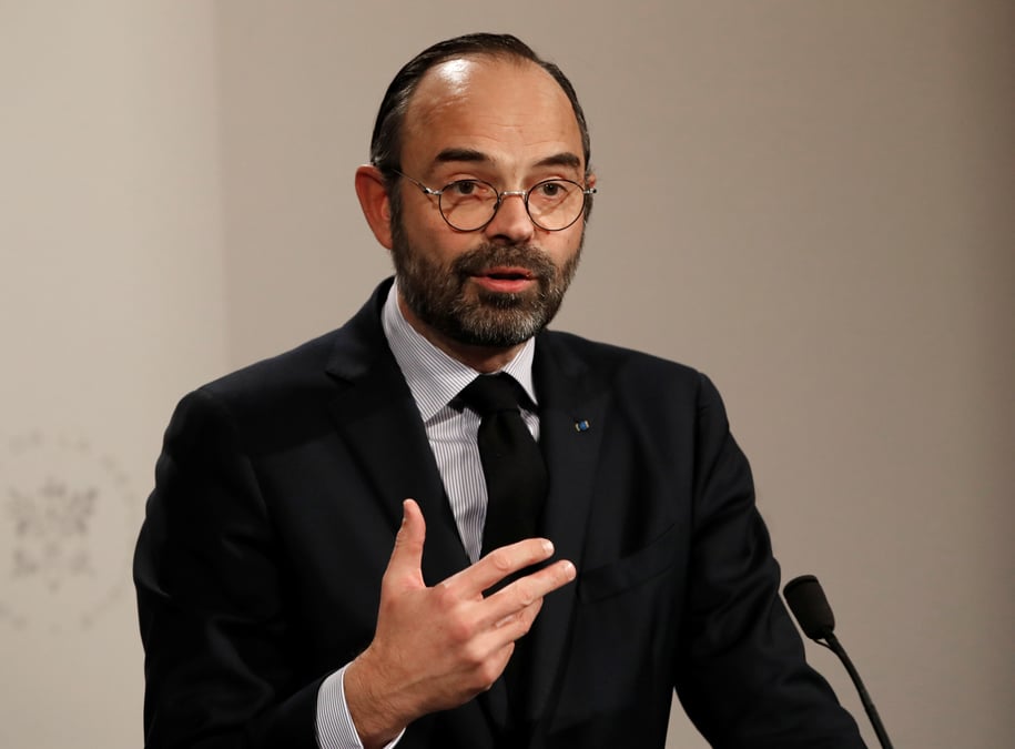 Le gouvernement tiendra compte du debat, assure philippe