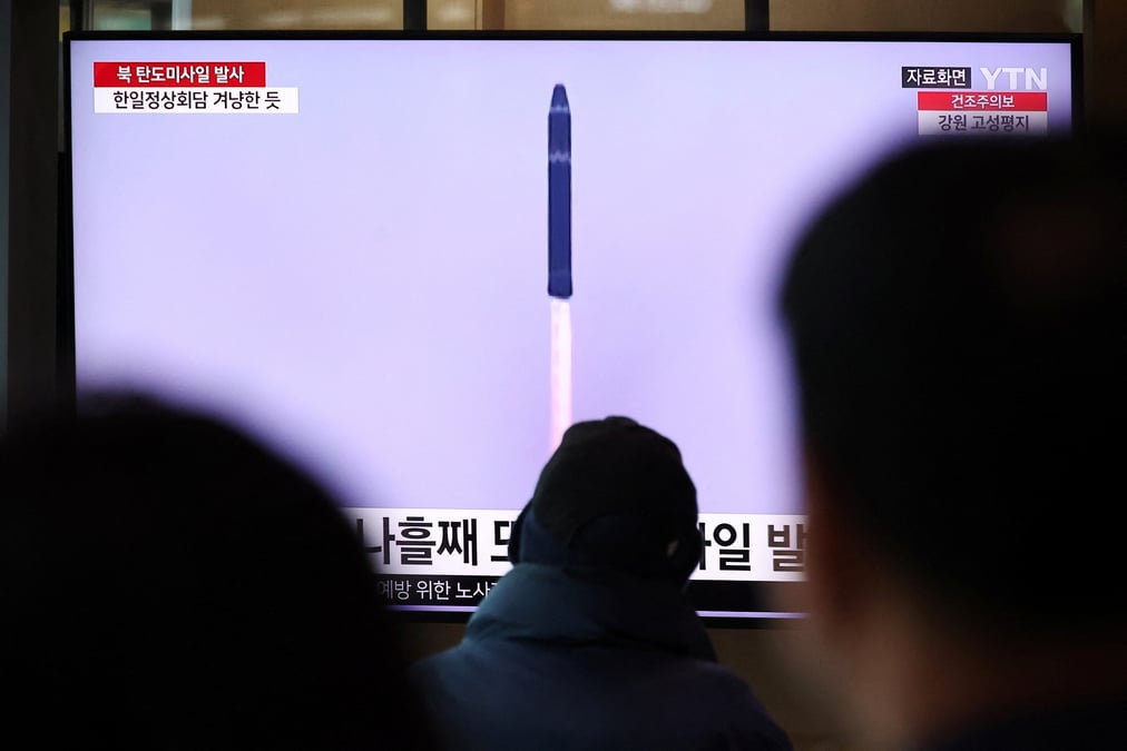 Un missile balistique de la coree du nord, vue d'une gare de seoul, en coree du su