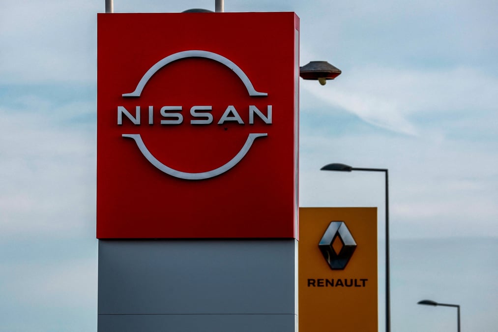 Les logos des constructeurs automobiles renault et nissan