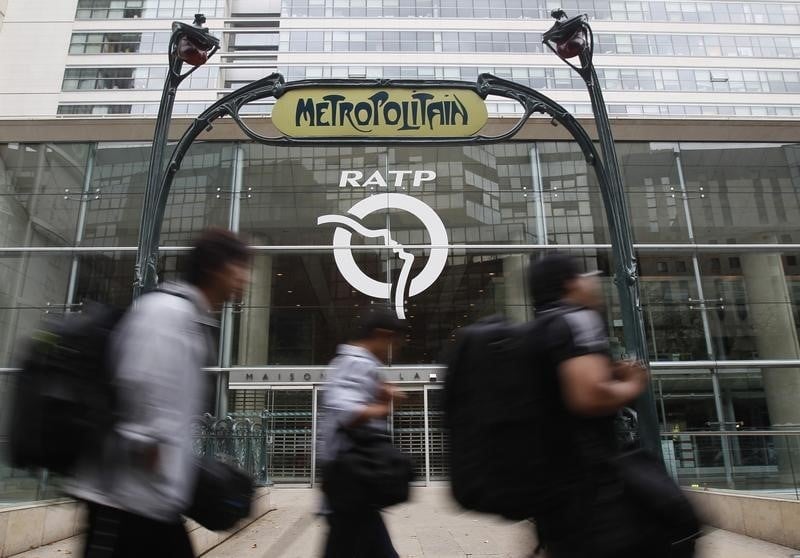 Taxee de censure, la ratp reste sous le feu de la critique