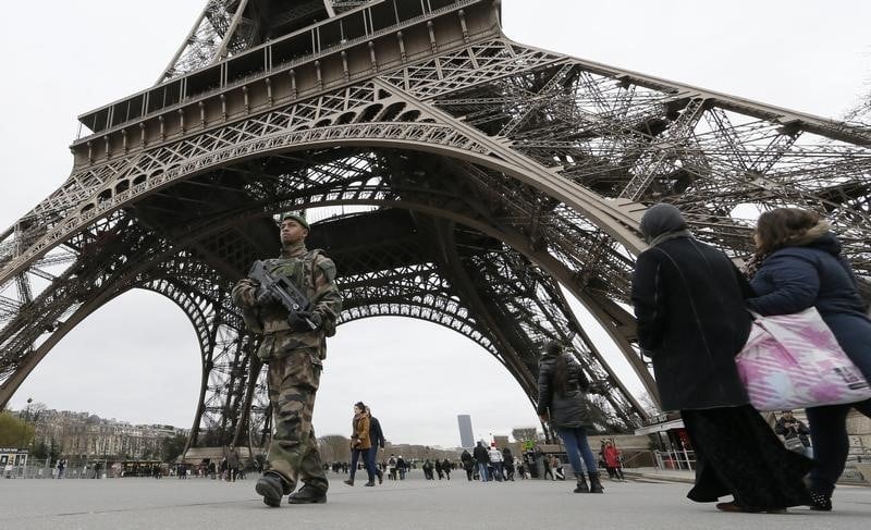 L'assemblee vote la hausse des credits militaires