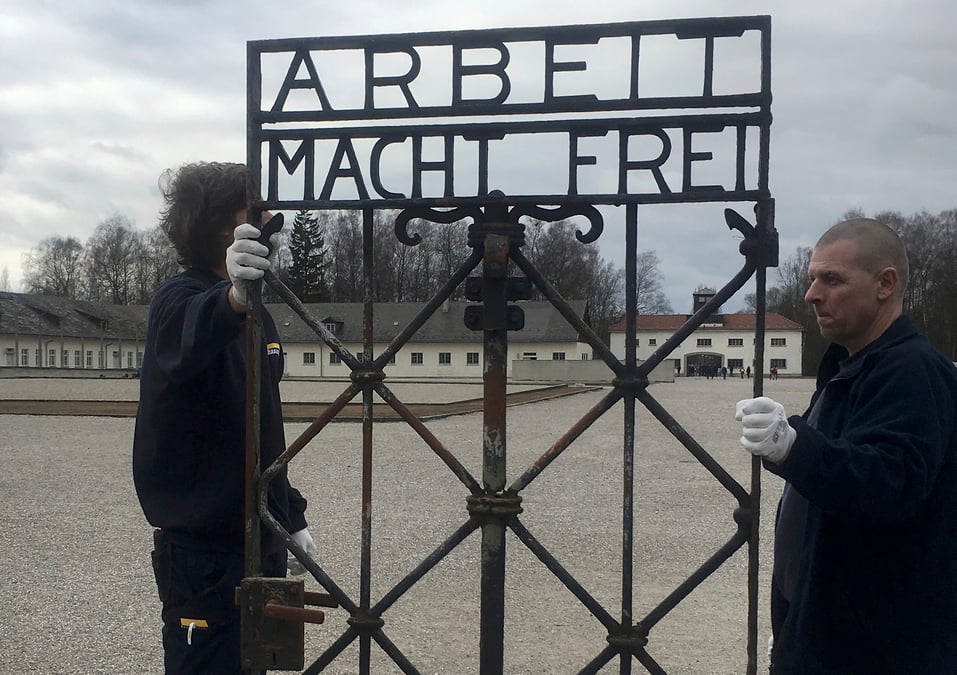 Dachau recupere son portail vole en 2014