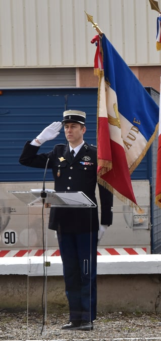 La france rend un hommage national au "heros" arnaud beltrame