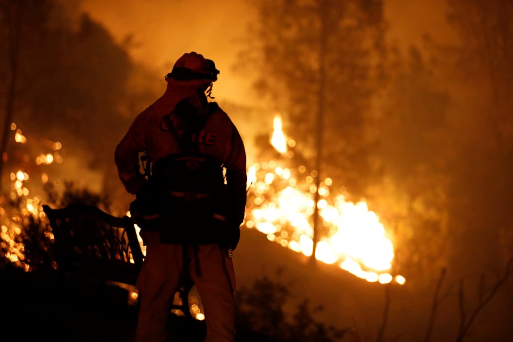 Un incendie de foret menace une ville du sud de la californie