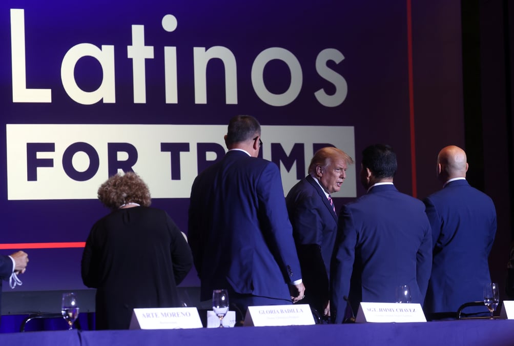 Usa 2020: trump, en visite en arizona, tente de seduire l'electorat hispanique
