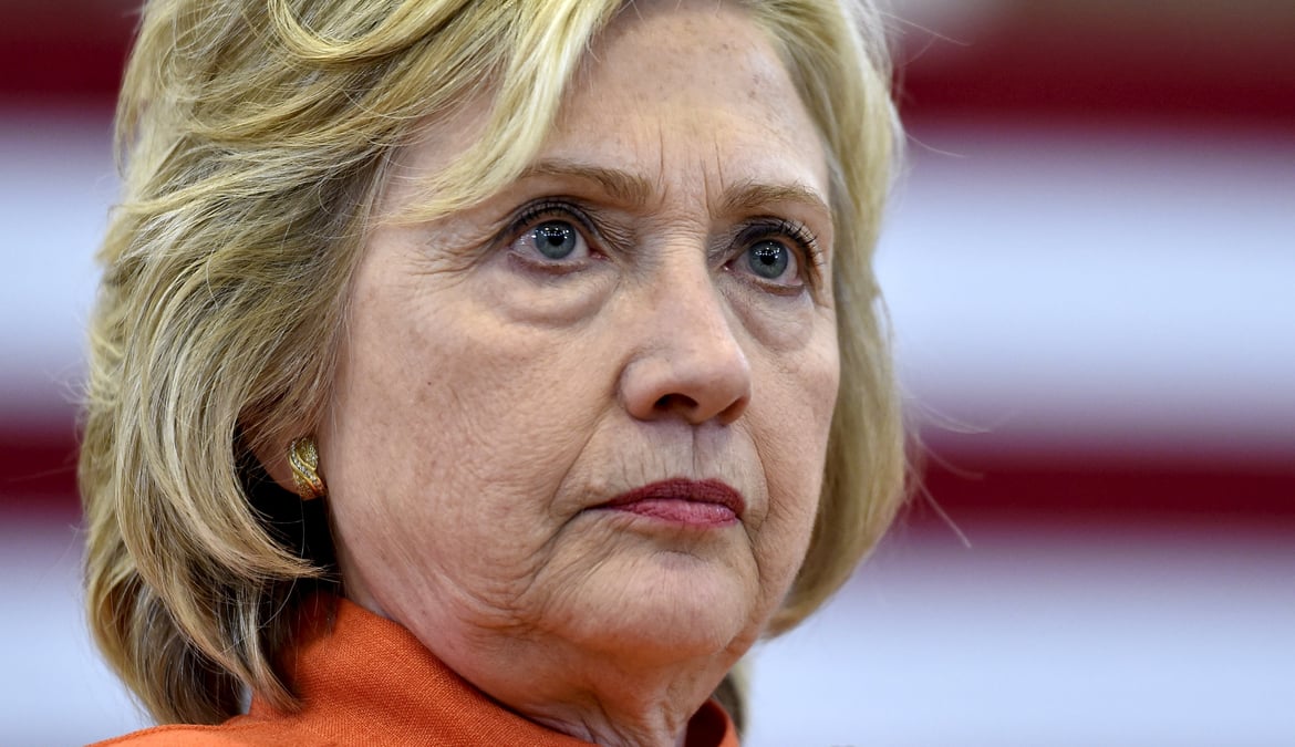 L'examen de certains mails met en doute la version de hillary clinton