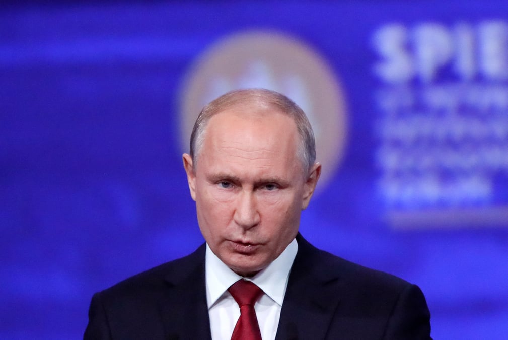Poutine denonce "l'egoisme economique", met washington en garde