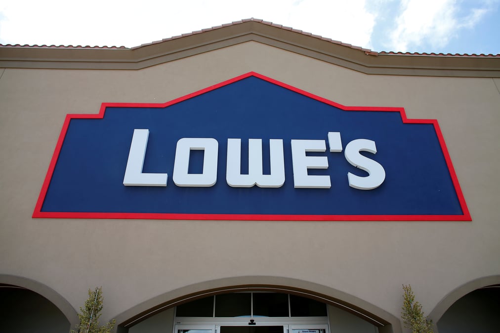 Lowe's bat le consensus au t2, soutenu par des depenses en renovation robustes