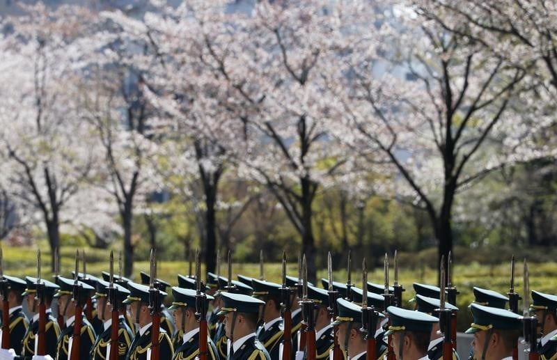 Le Japon veut revoir les limites imposées à sa capacité militaire