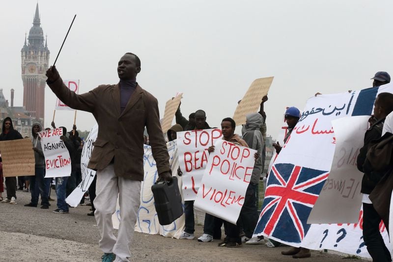 Des migrants manifestent à Calais pour obtenir des droits