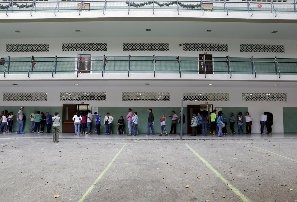 Les venezueliens aux urnes