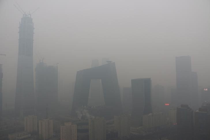 Chine: pekin emet sa premiere grosse alerte au smog de l'hiver