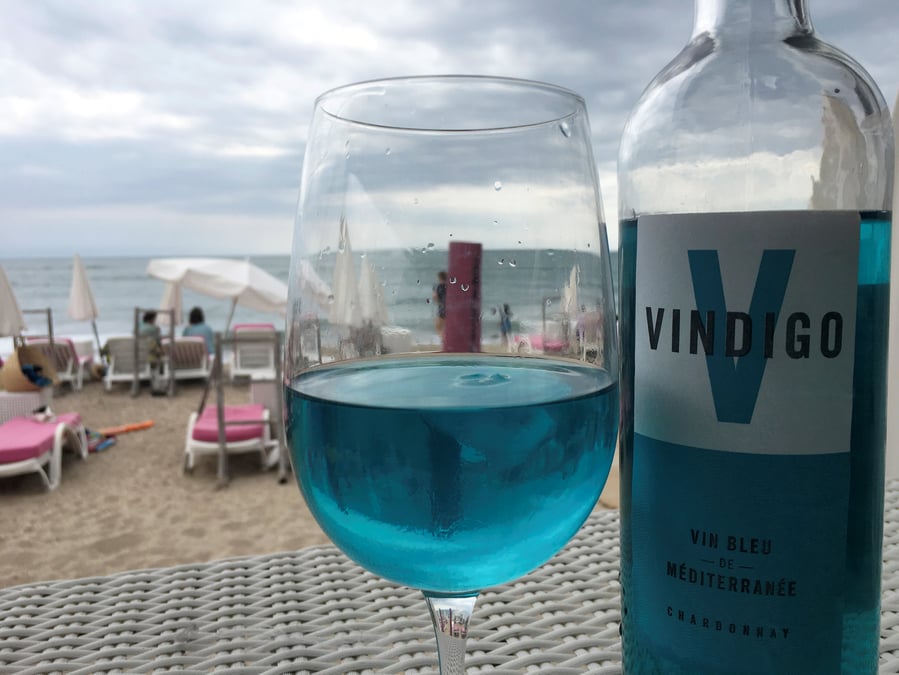 Le vin bleu fait son apparition dans les ballons francais