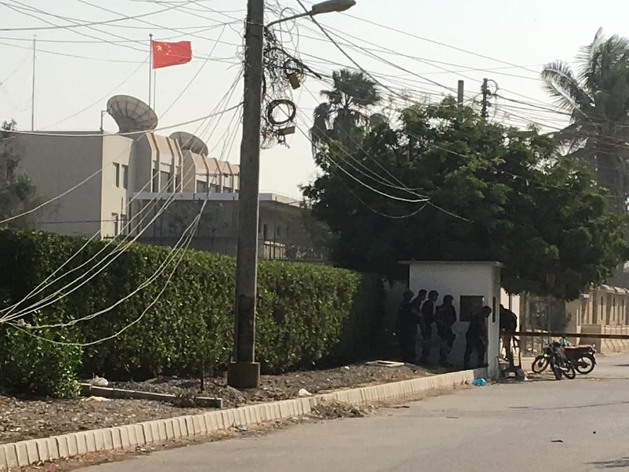 Le consulat chinois de karachi cible d'une attaque, deux policiers tues
