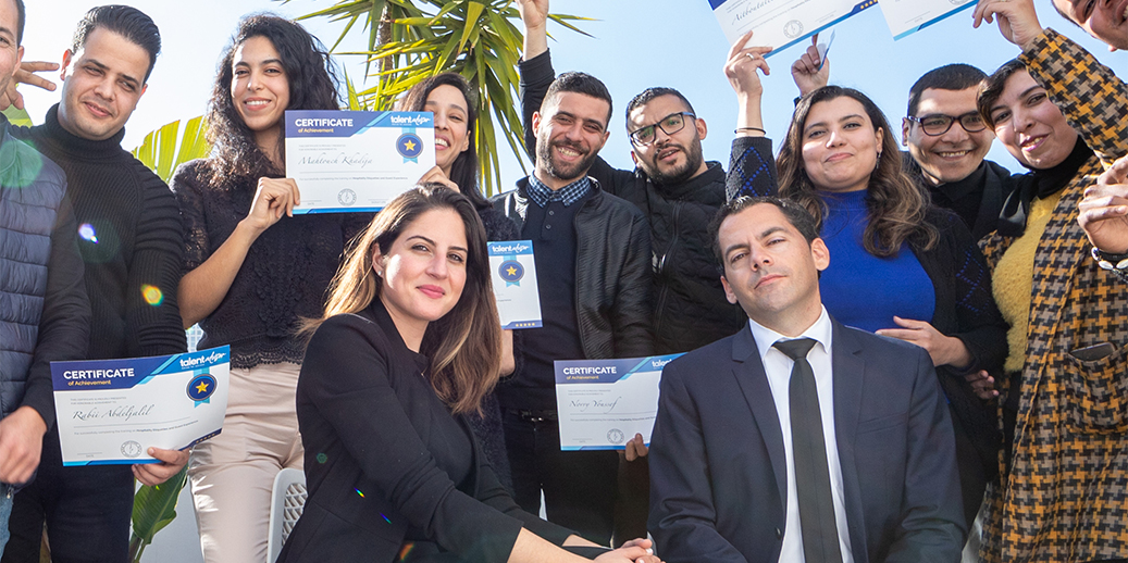 Sophia Mounib, fondatrice de Talent Adivsor, avec les stagiaires lors d'une formation.