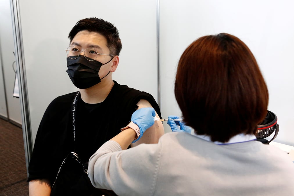 Japon: moderna retient 1.63 million de doses de vaccin apres une contamination