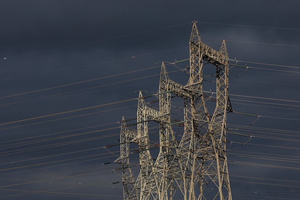 Des pylones de lignes electriques a haute tension