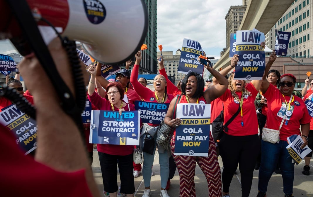 Ces « renvois » sont effectifs à partir du 30 septembre pour le site de Chicago dans l'Illinois et du 2 octobre pour celui de Lima dans l'Ohio.