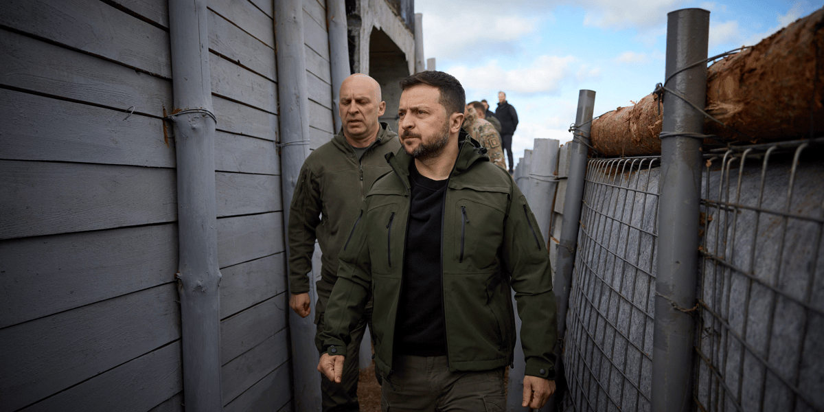 L'Ukraine a annoncé ce dimanche avoir frappé un chasseur Su-57 stationné sur un aérodrome du sud de la Russie. (Photo d'illustration du Président Volodymyr Zelensky.)