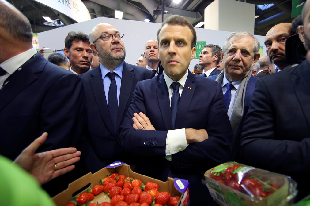 La popularite de macron chute de 6 points en fevrier