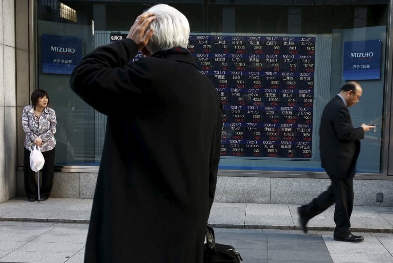 Le nikkei a tokyo finit en baisse