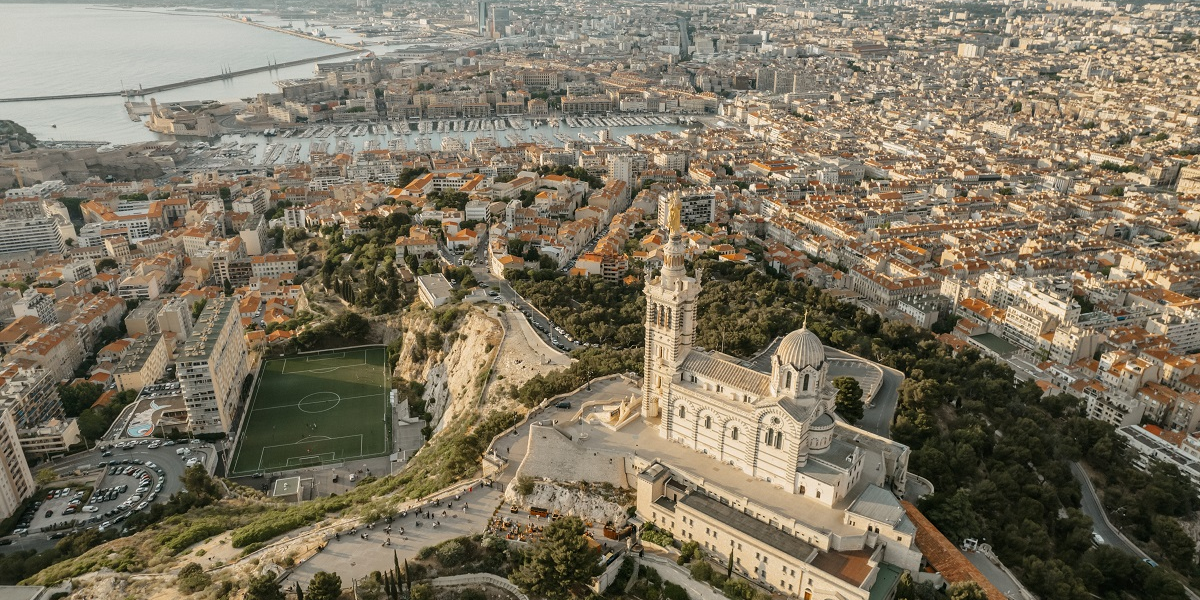 Le chef de l'Etat a formulé l'hypothèse qu'un des huit réacteurs de grandes puissances additionnels soit installé sur le bassin de Fos-Marseille.