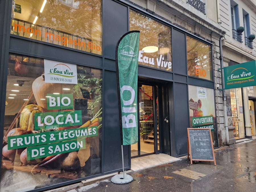 L'Eau Vive table sur de nouvelles ouvertures de magasins à partir de 2026. Pour accélérer, elle poursuit également sa recherche de fonds et se dit ouverte à l'arrivée d'autres actionnaires, aux côtés d'UI.