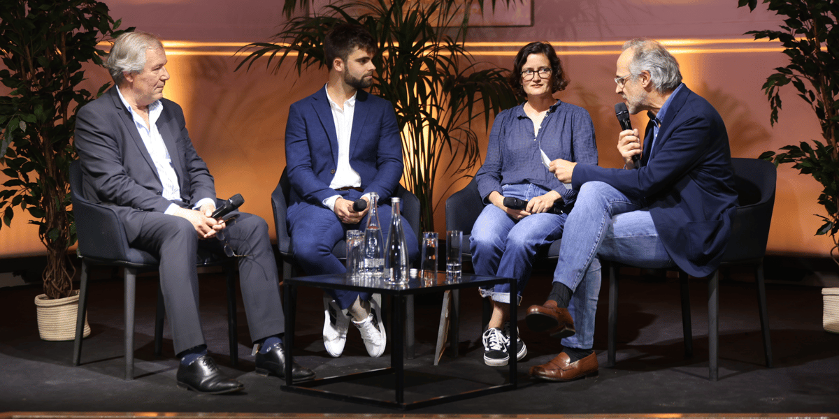 Raphaël Llorca et Claire Vesin, jeudi soir à l'Hôtel de l'Industrie, entourés par Jérôme Garcin et Denis Lafay.