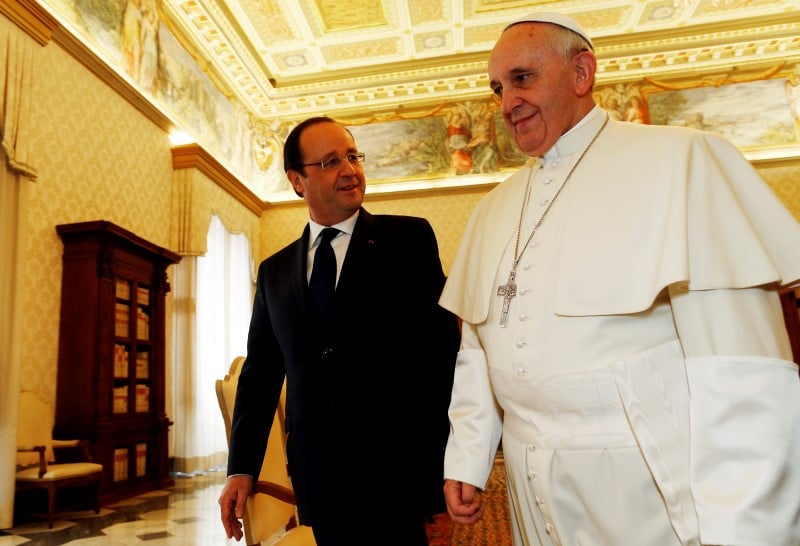 Hollande au vatican pour resserrer les liens avec le saint-siege