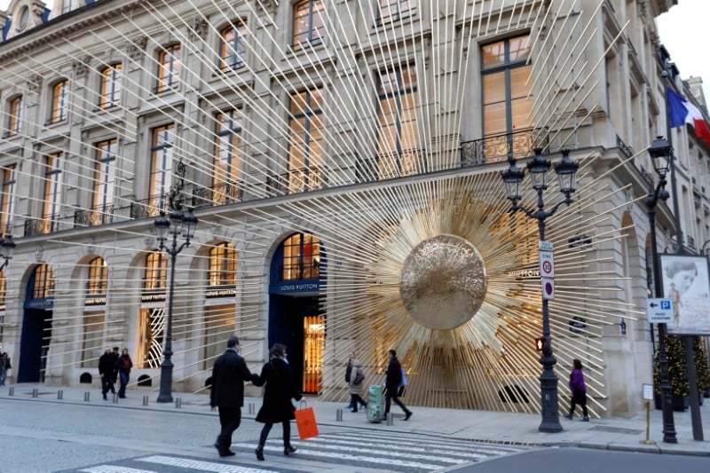LVMH, Louis Vuitton, mode-maroquinerie, place Vendôme, boutique, luxe, distribution, Dior Couture, Fendi,