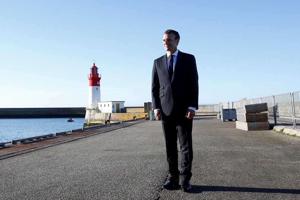 Macron ne veut pas qu'on s'habitue a la "lepre" des extremes
