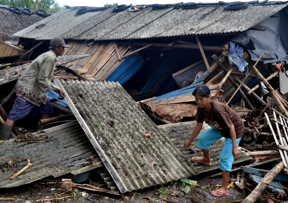 Au moins 168 morts dans un tsunami en indonesie