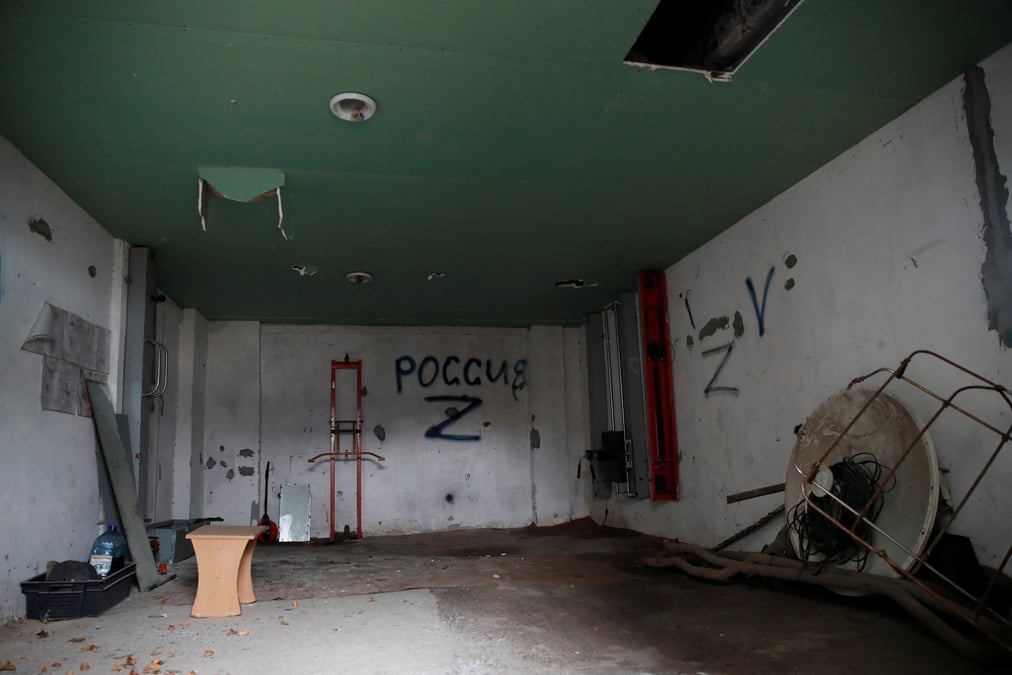 Une chambre a kherson utilisee par des soldats russes pour emprisonner et torturer des gens, selon les ukrainiens