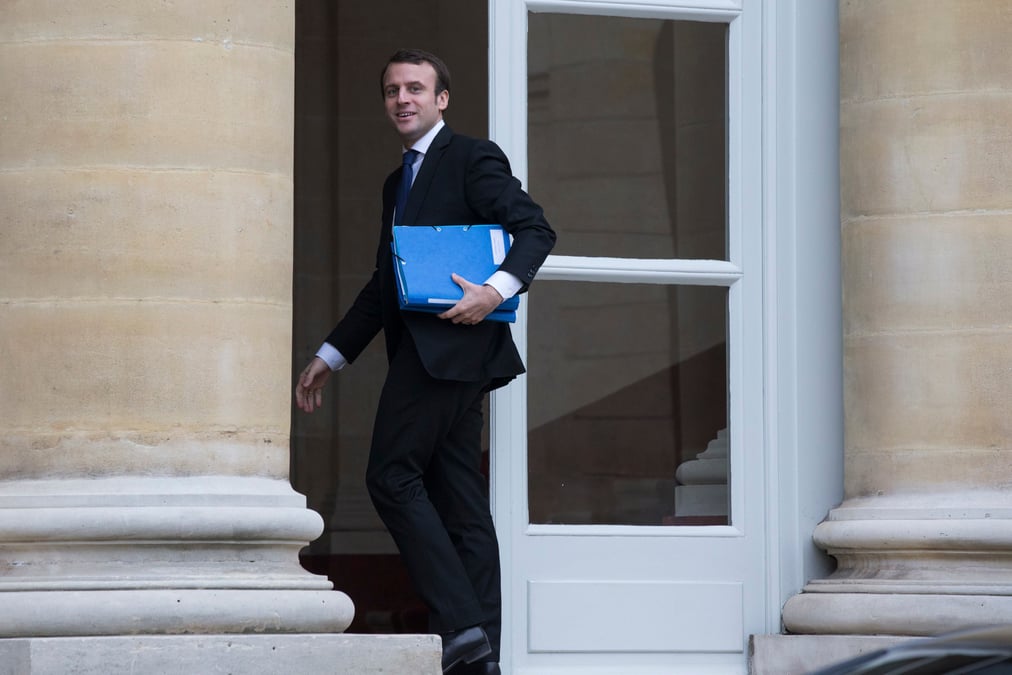 Emmanuel macron defend les droits de vote double chez renault dans une tribune dans le monde