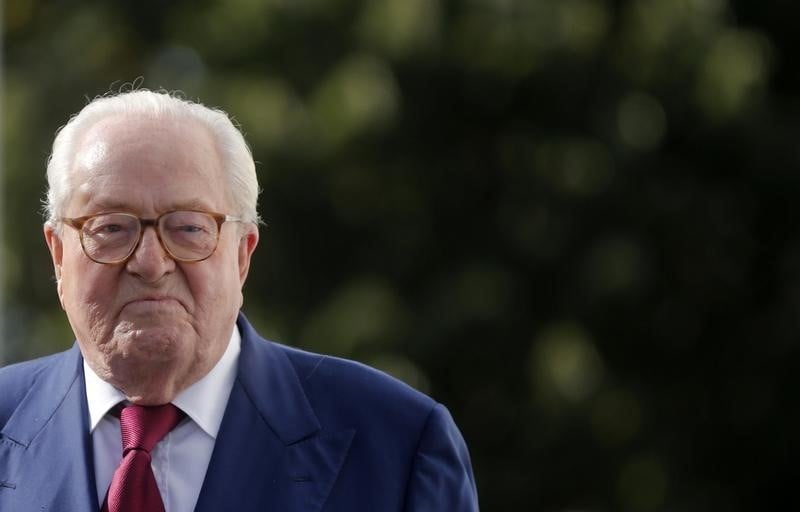 Jean-marie le pen entend jouer les trouble-fete pendant l'universite du fn