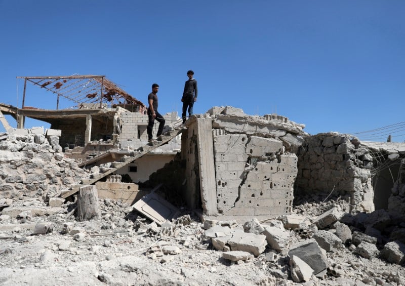 Des milliers de civils fuient des combats dans le sud syrien