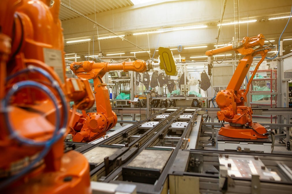 La dynamique de réindustrialisation faiblit en France, mais des signaux laissent espérer une relance.