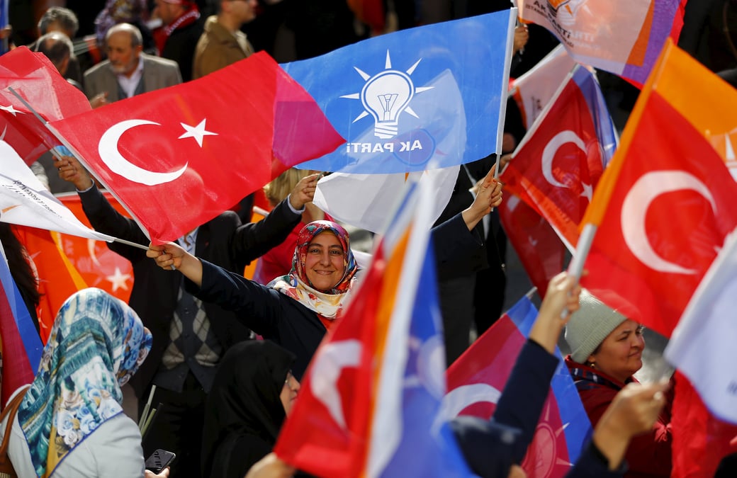 L'akp a remporte 317 sieges aux legislatives en turquie
