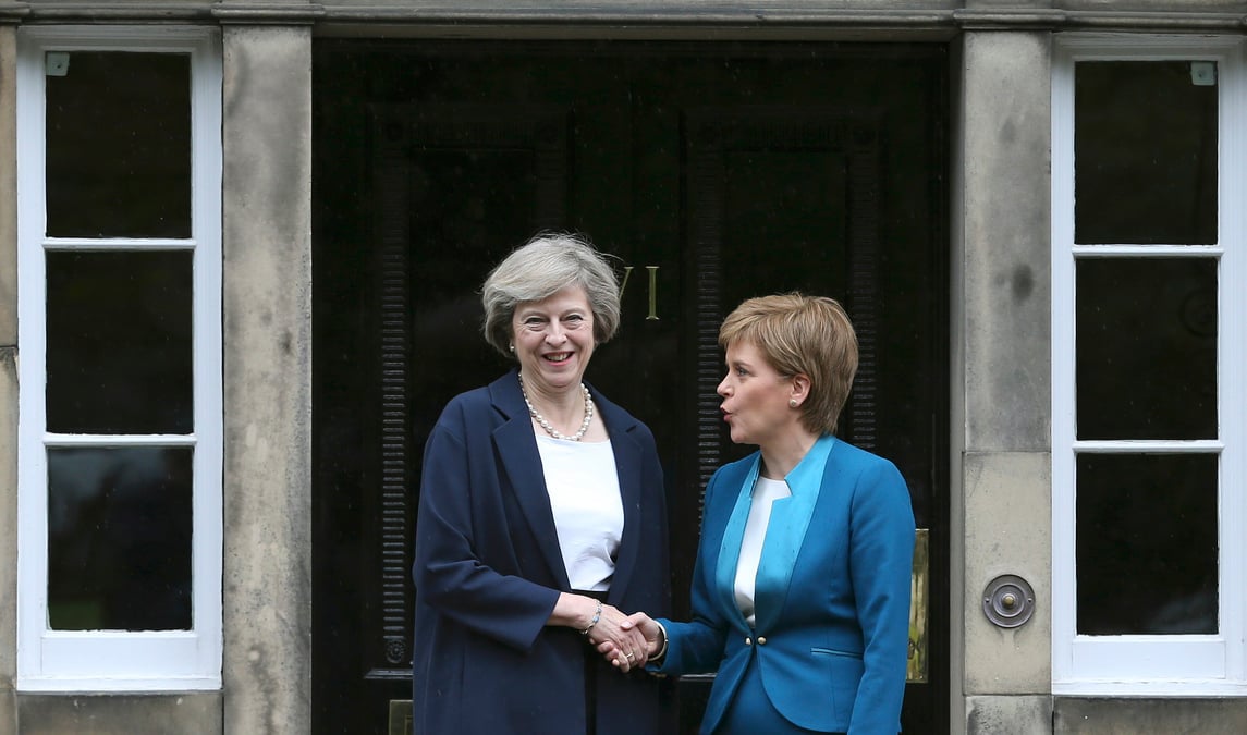 "pas le moment" pour un referendum en ecosse, redit theresa may