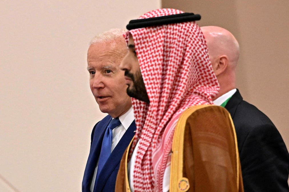 Le president americain joe biden et le prince heritier saoudien mohammed bin salman arrivent pour une reunion a djeddah, en arabie saoudite