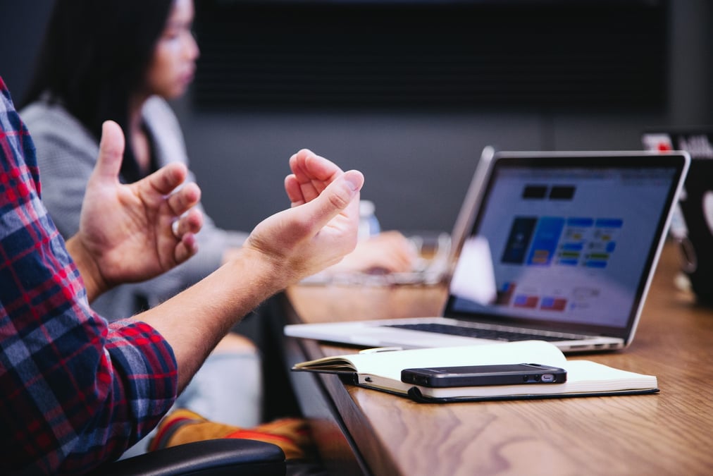 Management bureau jeunes cadres dirigeants digitalisation entreprise travail