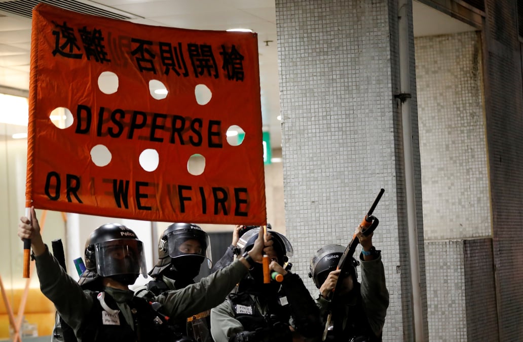 Deux blesses graves apres les manifestations du week-end a hong kong