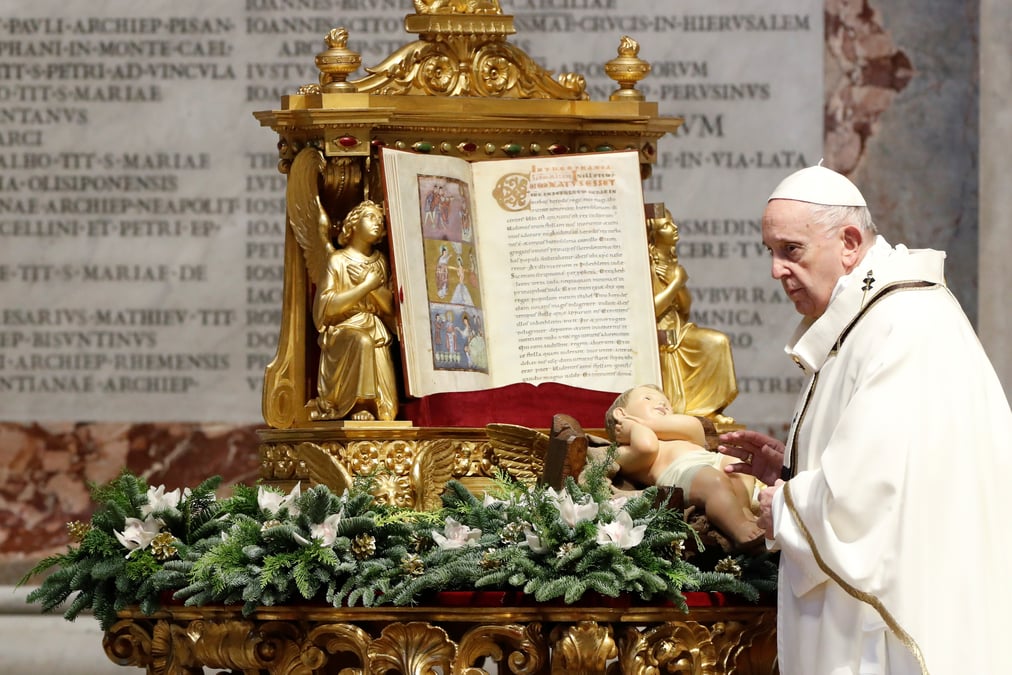 Le pape francois et l'ex-pape benoit xvi se vaccinent contre le covid-19