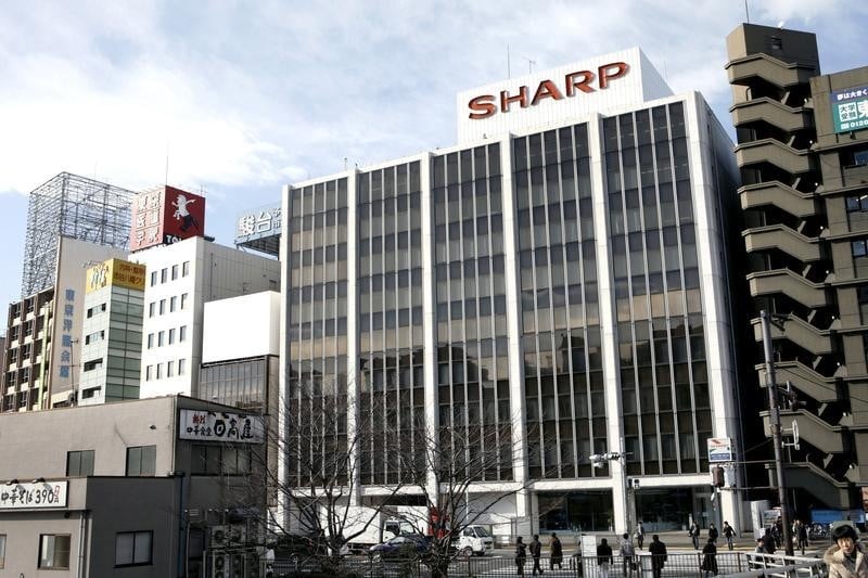 Sharp compte rester dans le solaire et les led