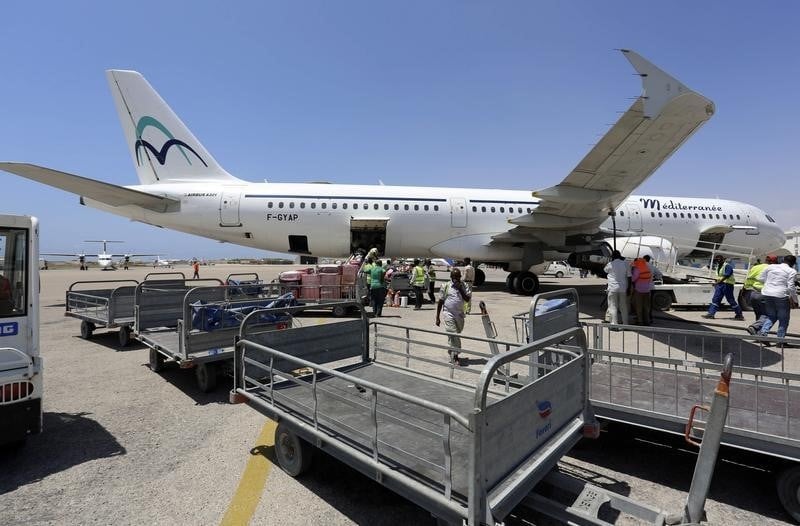 Un vol alger-paris deroute pour une bagarre a bord