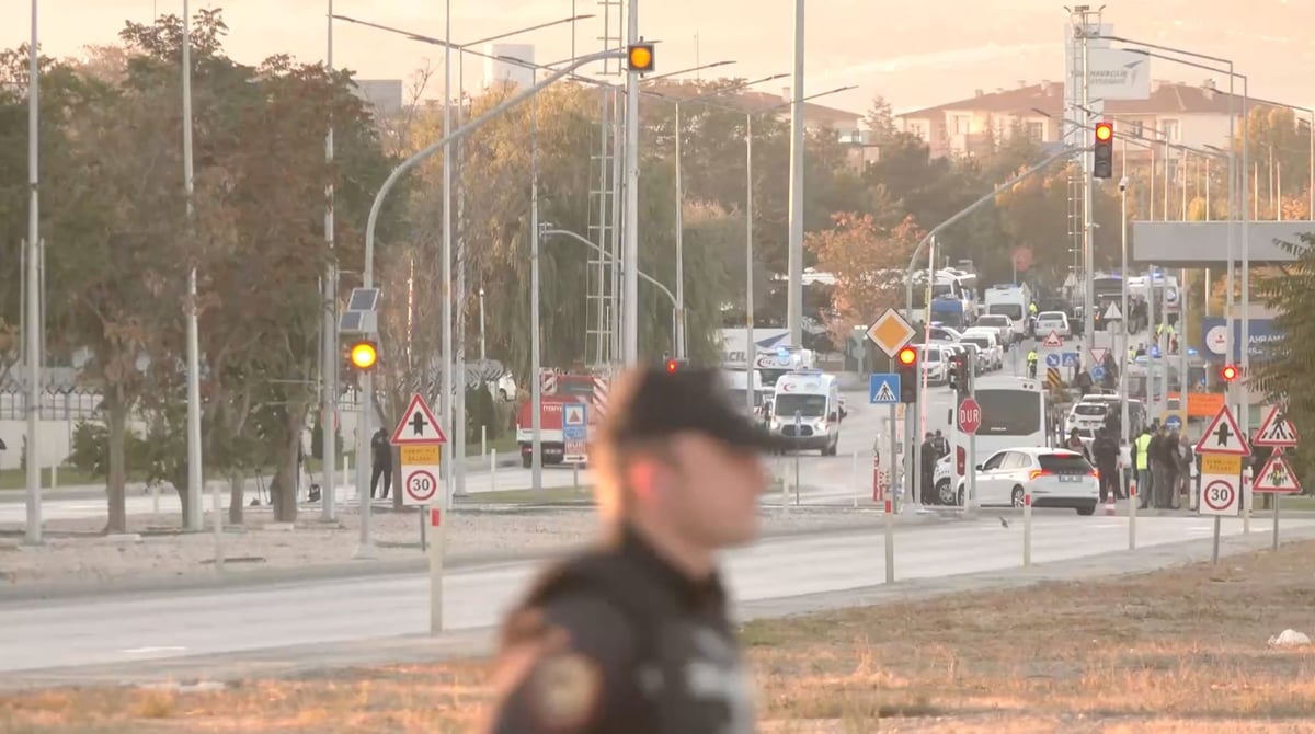 Une vue de la scene a l'exterieur du siege de la compagnie aeronautique turque tusas pres d'ankara