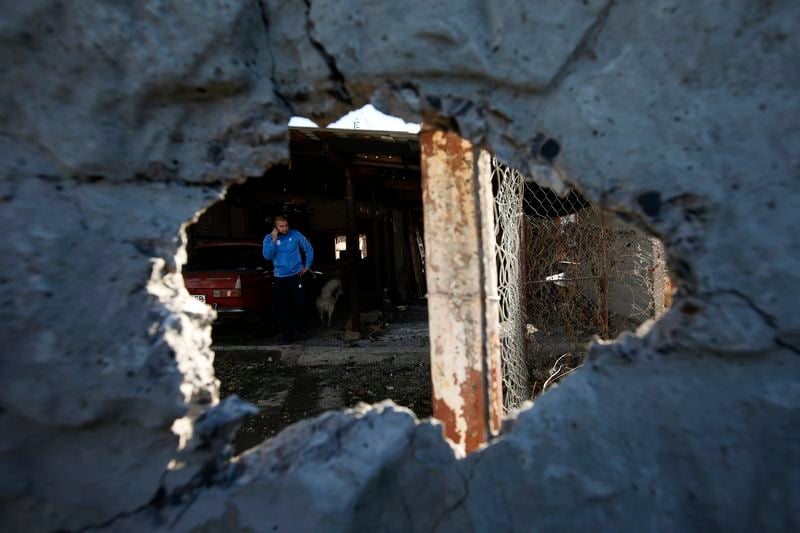 Violents tirs d'artillerie à Donetsk, dans l'est de l'Ukraine