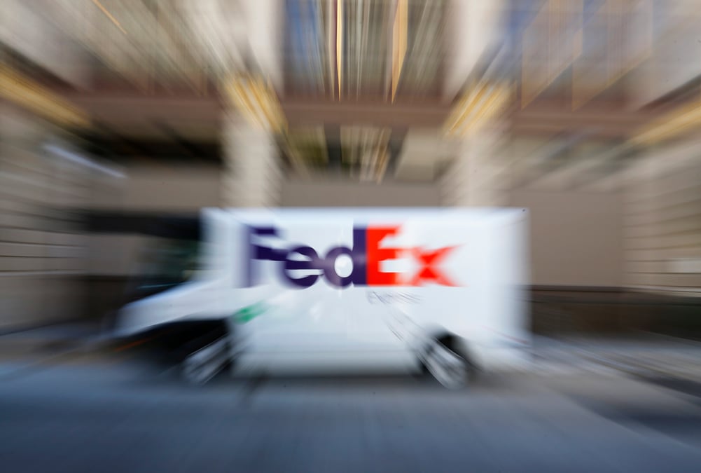 Fedex abaisse encore sa prevision de bpa annuel