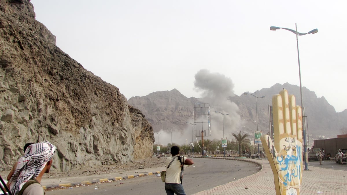 Le gouvernement yemenite dit avoir repris le controle du port d'aden