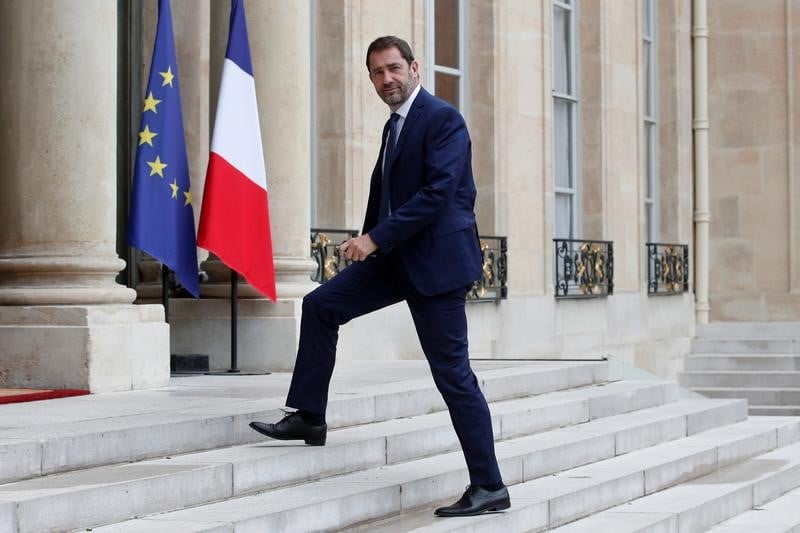 Castaner "assume" les propos de macron sur le "bordel"
